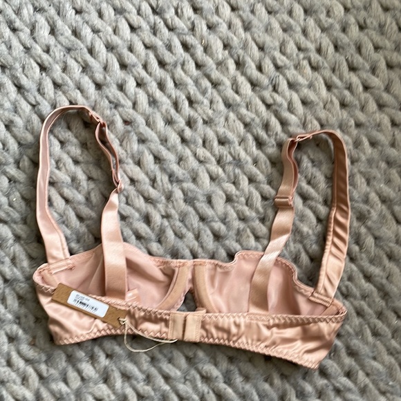 Skims “WOVEN SHINE UNDERWIRE BRA” 32C - Picture 6 of 8